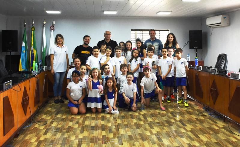 Câmara Municipal recebe visita da Escola Vicentina Santa Ana